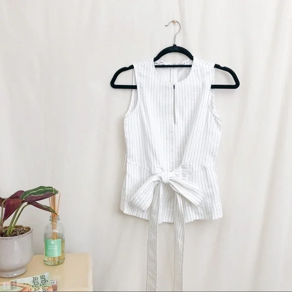 NEW Vince Sleeveless Striped Tie Front Top - Picture 2 of 6